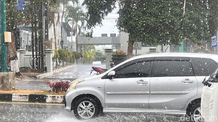 Musim hujan datang tidak serentak. Bagaimana di daerahmu?